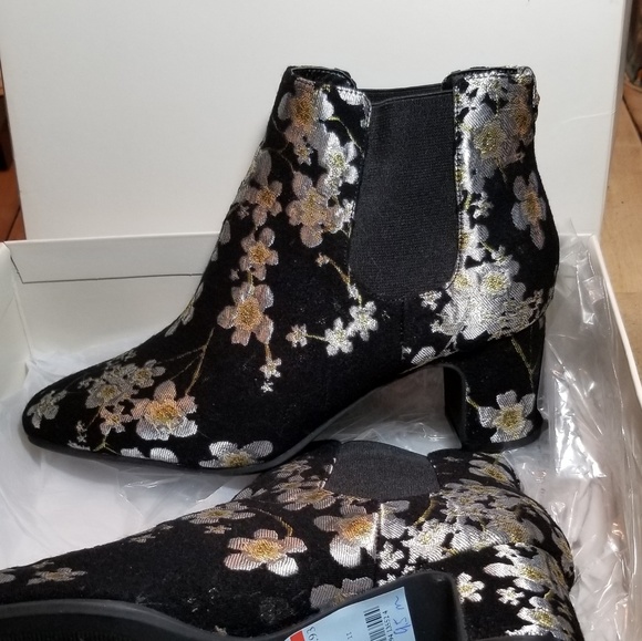 Ann Klein 9.5 - Picture 1 of 1
